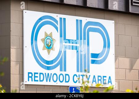 September 15, 2020 Redwood City / CA / USA - CHP Logo an einem ihrer Standorte in San Francisco Bay Area; das CHP (California Highway Patrol) ist ein Stockfoto