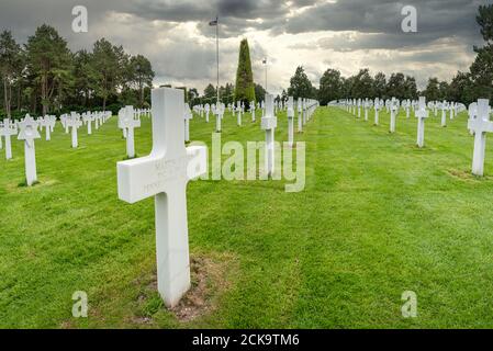 Normandie, Frankreich - US Friedhof, Omaha Beach. Der Friedhof, enthält die Gräber von 9,385 Menschen, von denen die meisten ihr Leben verloren Stockfoto