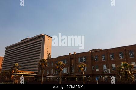 Addington Hospital am Strand von Durban, von der Golden Mile aus gesehen Stockfoto