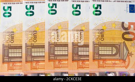 Fragment der 50 50-Euro-Banknote. Nahaufnahme Geldwährung Stockfoto