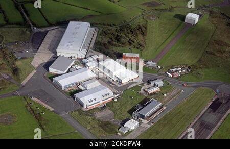 Luftaufnahme von Industrieanlagen auf dem Warton Aerodrome, in der Nähe von Blackpool, Lancashire Stockfoto