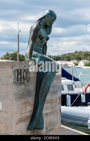 Statue der Meerjungfrau Mo im Hafen von Mahon - Menorca, Balearen, Spanien Stockfoto