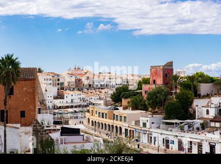 Luftaufnahme von Ciutadella Hafen und Stadt - Menorca, Balearen, Spanien Stockfoto