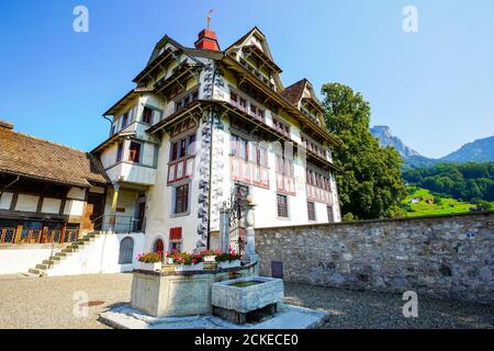 Ansicht des Landgutes Ital Reding in Schwyz, der Hauptstadt des Kantons Schwyz in der Schweiz. Stockfoto