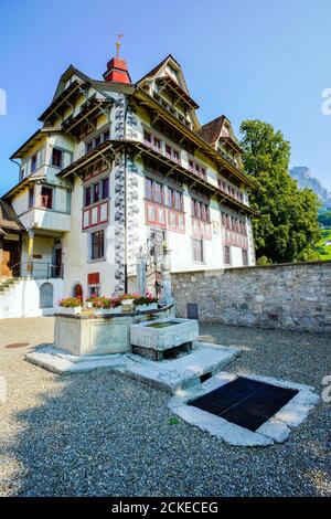 Ansicht des Landgutes Ital Reding in Schwyz, der Hauptstadt des Kantons Schwyz in der Schweiz. Stockfoto