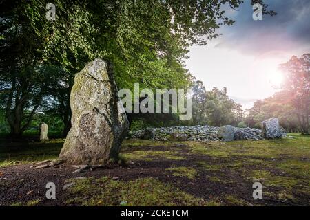 Clava Cairns, ein prähistorischer bronzezeitlicher Bestattungskomplex aus stehenden Steinen, ringkernen, Durchgangsgräbern und randsteingräbern, in der Nähe von Inverness, Schottland, Großbritannien Stockfoto