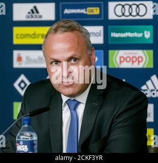 Hamburg, Deutschland. September 2020. Frank Wettstein, HSV-Finanzdirektor, kommentiert die Absichtserklärung der Stadt Hamburg zum Kauf des Stadionstandortes. Vorbehaltlich der Zustimmung der Bürger soll das Geld dafür in diesem Jahr fließen. (To dpa 'Hamburg will HSV-Stadionimmobilie für 23.5 Millionen Euro kaufen') Quelle: Markus Scholz/dpa/Alamy Live News Stockfoto