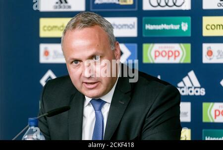 Hamburg, Deutschland. September 2020. Frank Wettstein, HSV-Finanzdirektor, kommentiert die Absichtserklärung der Stadt Hamburg zum Kauf des Stadionstandortes. Vorbehaltlich der Zustimmung der Bürger soll das Geld dafür in diesem Jahr fließen. (To dpa 'Hamburg will HSV-Stadionimmobilie für 23.5 Millionen Euro kaufen') Quelle: Markus Scholz/dpa/Alamy Live News Stockfoto