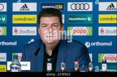 Hamburg, Deutschland. September 2020. Andreas Dressel (SPD), Hamburgs Finanzsenator, kommentiert die Absichtserklärung der Stadt Hamburg zum Erwerb des Stadiongrundstücks des HSV. Vorbehaltlich der Zustimmung der Bürger soll das Geld dafür in diesem Jahr fließen. (To dpa 'Hamburg will HSV-Stadionimmobilie für 23.5 Millionen Euro kaufen') Quelle: Markus Scholz/dpa/Alamy Live News Stockfoto