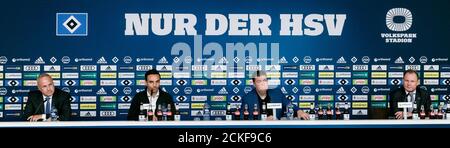 Hamburg, Deutschland. September 2020. Frank Wettstein (l-r), HSV CFO, Philipp langer, Pressesprecher HSV, Andreas Dressel (SPD), Hamburger Finanzsenator, und Andy Grote (SPD), Hamburgs Sportsenator, erklären die Absichtserklärung der Stadt Hamburg, das Volksparkstadion zu erwerben. Vorbehaltlich der Zustimmung der Bürger soll das Geld dafür in diesem Jahr fließen. (To dpa 'Hamburg will Stadioneigentum des HSV für 23.5 Millionen Euro kaufen') Quelle: Markus Scholz/dpa/Alamy Live News Stockfoto