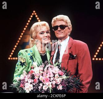 Der deutsche Sänger Heino mit Ehefrau Hannelore, Deutschland um 1980. Deutscher Sänger Heino mit seiner Frau Hannelore, Deutschland um 1980. Stockfoto