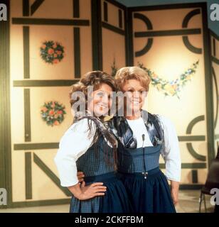 Deutsche Sängerinnen Duo MARIA & MARGOT HELLWIG, Deutschland um 1980. Deutsche Sängerinnen Duo MARIA & MARGOT HELLWIG, Deutschland um 1980. Stockfoto