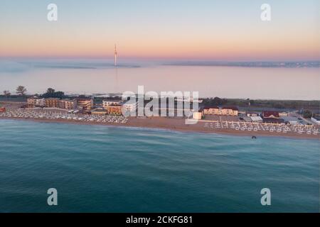 Sommersonnengang über der Küste von Mamaia, am Schwarzen Meer, Rumänien Stockfoto