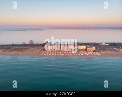 Sommersonnengang über der Küste von Mamaia, am Schwarzen Meer, Rumänien Stockfoto