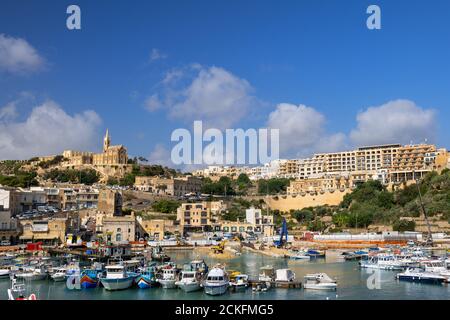 Mgarr, Gozo, Malta - 15. Oktober 2019: Mgarr Stadt und Hafen auf der Insel Gozo Stockfoto