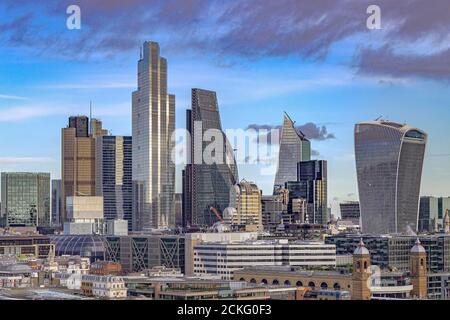 Die Skyline der City of London, 22 Bishopsgate überragt die Wolkenkratzer in London, Großbritannien Stockfoto