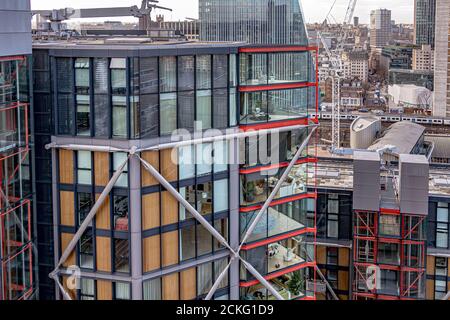 Blick in die Luxus-Apartments des NEO Bankside SE1 von der Aussichtebene in der Tate Modern, Bankside, London, Großbritannien Stockfoto