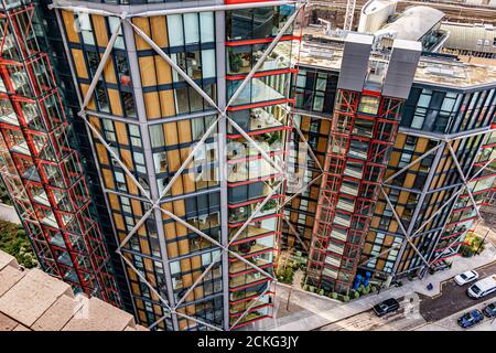 Blick in die Luxus-Apartments des NEO Bankside SE1, von der Aussichtebene in der Tate Modern, Bankside, London, Großbritannien Stockfoto