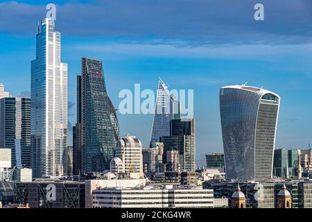 22 Bishopgate dominiert die Skyline der City of London neben der 20 Fenchurch St, dem Scalpel und dem Leadenhall Building oder Cheesegrater, London, UK Stockfoto