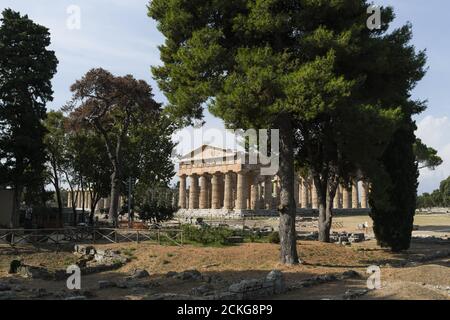 Der Tempel von Hera II, auch Neptuntempel oder Poseidon genannt, ist ein griechischer Tempel in Paestum, Kampanien, Italien. Stockfoto