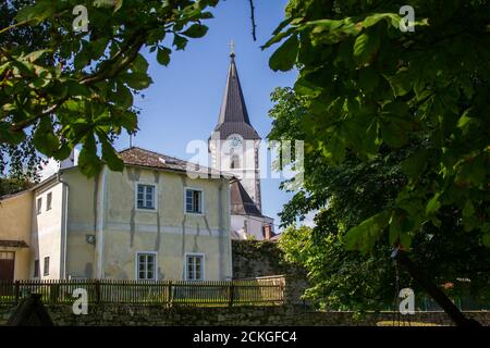 Pfarrkirche Hll. Peter und Paul, Pfarrkirche in Weitra, Waldviertel, Österreich Stockfoto