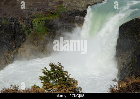 Salto Grande Wasserfall im Torres del Paine Nationalpark. Ultima Esperanza Provinz. Magallanes und chilenische Antarktis. Chile. Stockfoto