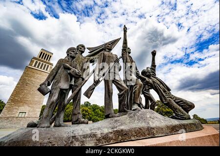 Nationale Mahn- und Gedenkstätte Buchenwald. Skulptur von Fritz Cremer. Eröffnet im Jahr 1958. Stockfoto