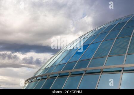 Reykjavik, Island - 27. August 2015: Blick auf Perlan, Warmwasserspeicher-Komplex mit drehbarem Restaurant. Stockfoto