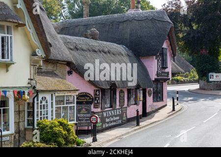 Der alte Teeladen mit Strohhalm in der Shanklin High Street auf der Isle of wight, einem ehemaligen reetgedeckten Pub Stockfoto