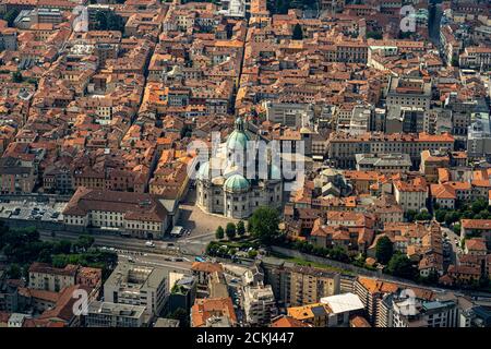 Italien. Lombardei. Stadt Como. Luftaufnahme von Brunate der Stadt und der Santa Maria Assunta Kathedrale auch Duomo genannt Stockfoto