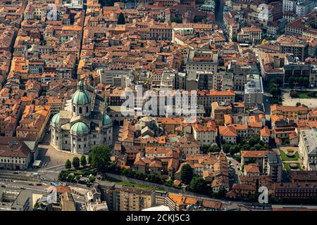 Italien. Lombardei. Stadt Como. Luftaufnahme von Brunate der Stadt und der Santa Maria Assunta Kathedrale auch Duomo genannt Stockfoto