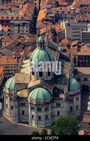 Italien. Lombardei. Stadt Como. Luftaufnahme von Brunate der Stadt und der Santa Maria Assunta Kathedrale auch Duomo genannt Stockfoto