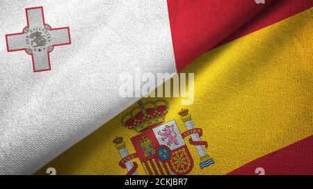 Malta und Spanien zwei Flaggen Textiltuch, Stoff Textur Stockfoto