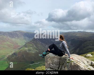 The Lake District National Park, Großbritannien. Blick hinunter auf das Tal von Buttermere. Stockfoto