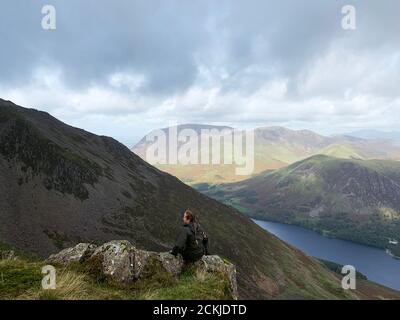 The Lake District National Park, Großbritannien. Blick hinunter auf das Tal von Buttermere. Stockfoto