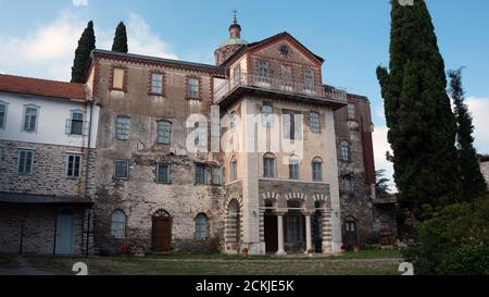 Malerische Landschaft von St. Andrews Skete, orthodoxe Kirche auf dem Berg Athos, Mazedonien, Griechenland Stockfoto