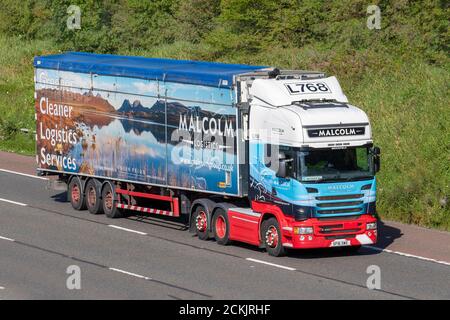 Monkey Driving Malcom Logistics Spedition L768 Lieferwagen, LKW, Transport, LKW, Frachtführer, Scania R450 Fahrzeug, Europäische kommerzielle Transportindustrie LKW, M6 in Manchester, UK Stockfoto