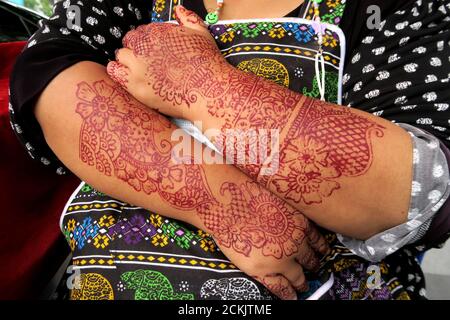 Thailänderin in Bangkok mit Henna-Tattoos Stockfoto