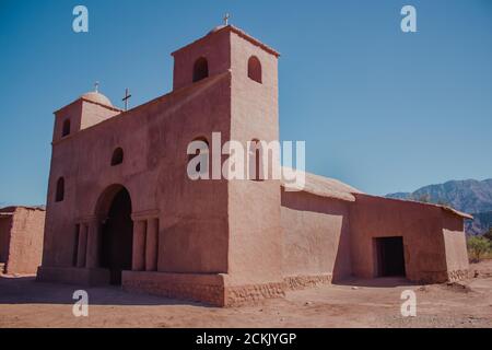 Rosa Kirche in der Straße des Adobe (ruta del adobe) Stockfoto