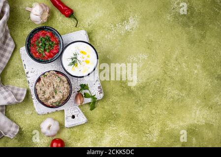 Baba ganoush, tzatziki und Tomate ezme Stockfoto