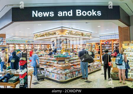 Houston Texas, George Bush Intercontinental Airport, Terminal Concourse Gate Area, Zeitungskiosks, Nachrichten und Bücher Händler Business, Besucher reisen Stockfoto