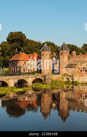 Der Koppelpoort, Eingang des holländischen historischen Stadtzentrums von Amersfoort Stockfoto