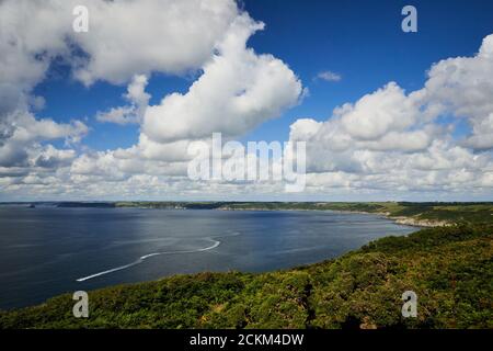 Blick auf den SW Coastal Path, Roastland Peninsular, Großbritannien Stockfoto