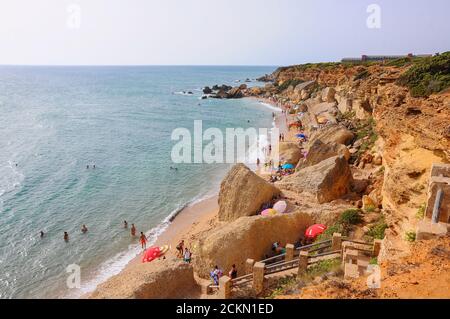 Calas de Roche, berühmter Strand in Conil de la Frontera, Cadiz (Spanien) Stockfoto