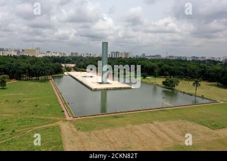 Dhaka, Bangladesch - 07. September 2020: Blick auf das Unabhängigkeitsdenkmal (Glasturm oder Lichtturm) in Suhrawardy Udyan in Dhaka, Bangladesch. Stockfoto