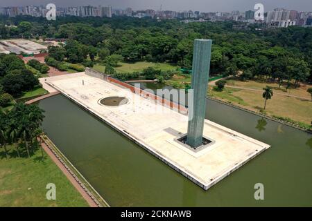 Dhaka, Bangladesch - 09. September 2020: Blick auf das Unabhängigkeitsdenkmal (Glasturm oder Lichtturm) in Suhrawardy Udyan in Dhaka, Bangladesch. Stockfoto