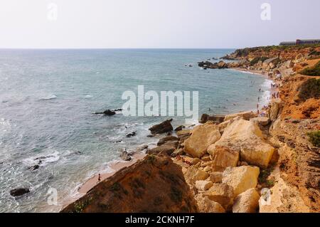 Calas de Roche, berühmte Buchten in der Nähe von Conil de la Frontera in Cadiz, Spanien Stockfoto