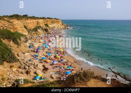 Calas de Roche, berühmte Buchten in Cadiz, Spanien, in der Nähe von Conil de la Frontera Stockfoto