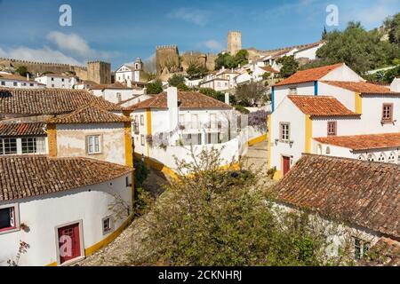 Luftaufnahme des schönen mittelalterlichen Dorfes Obidos im Zentrum von Portugal Stockfoto