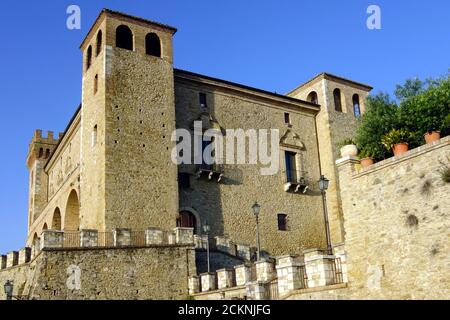 VEW von Crecchio Burg kleines mittelalterliches Dorf in der Provinz Chieti, Abruzzen / Italien Stockfoto